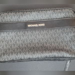 Michael kors crossbody